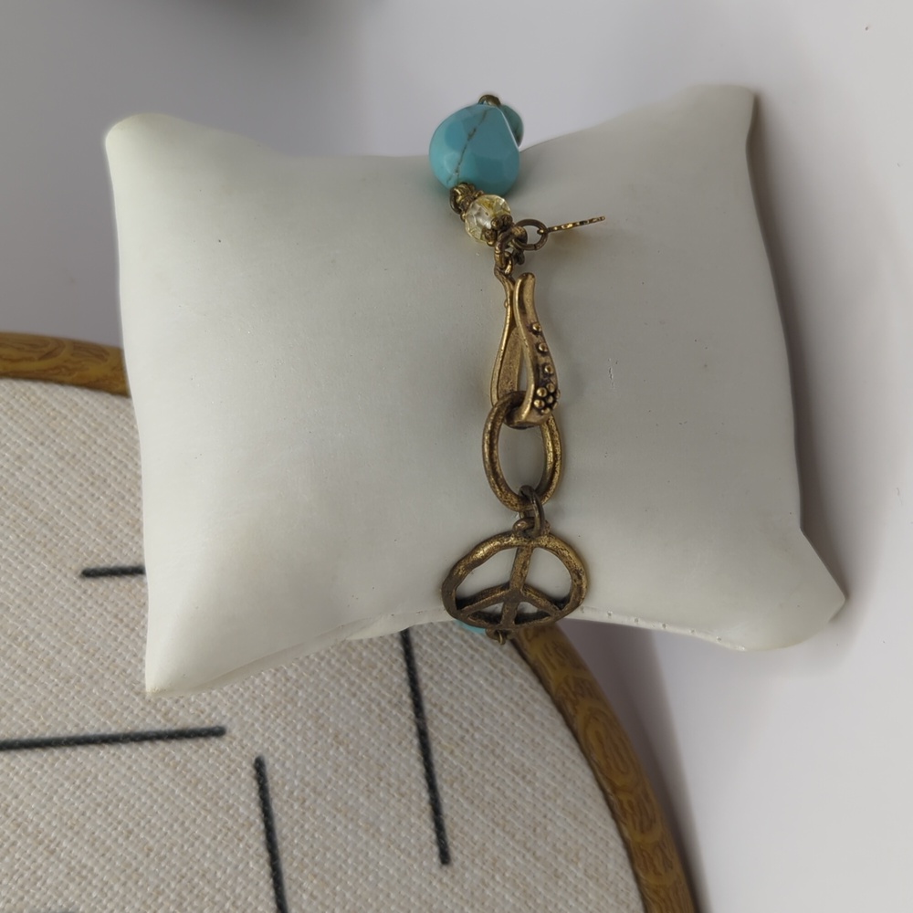 Lucky brand turquoise metal and acrylic bracelet with peace sign - Picture 2 of 3